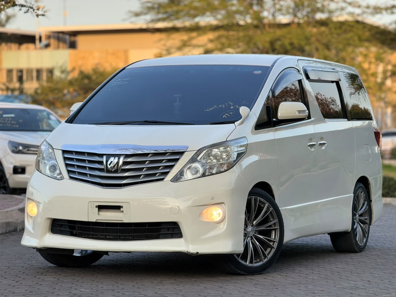 ALPHARD NEW SHAPE thumbnail 2
